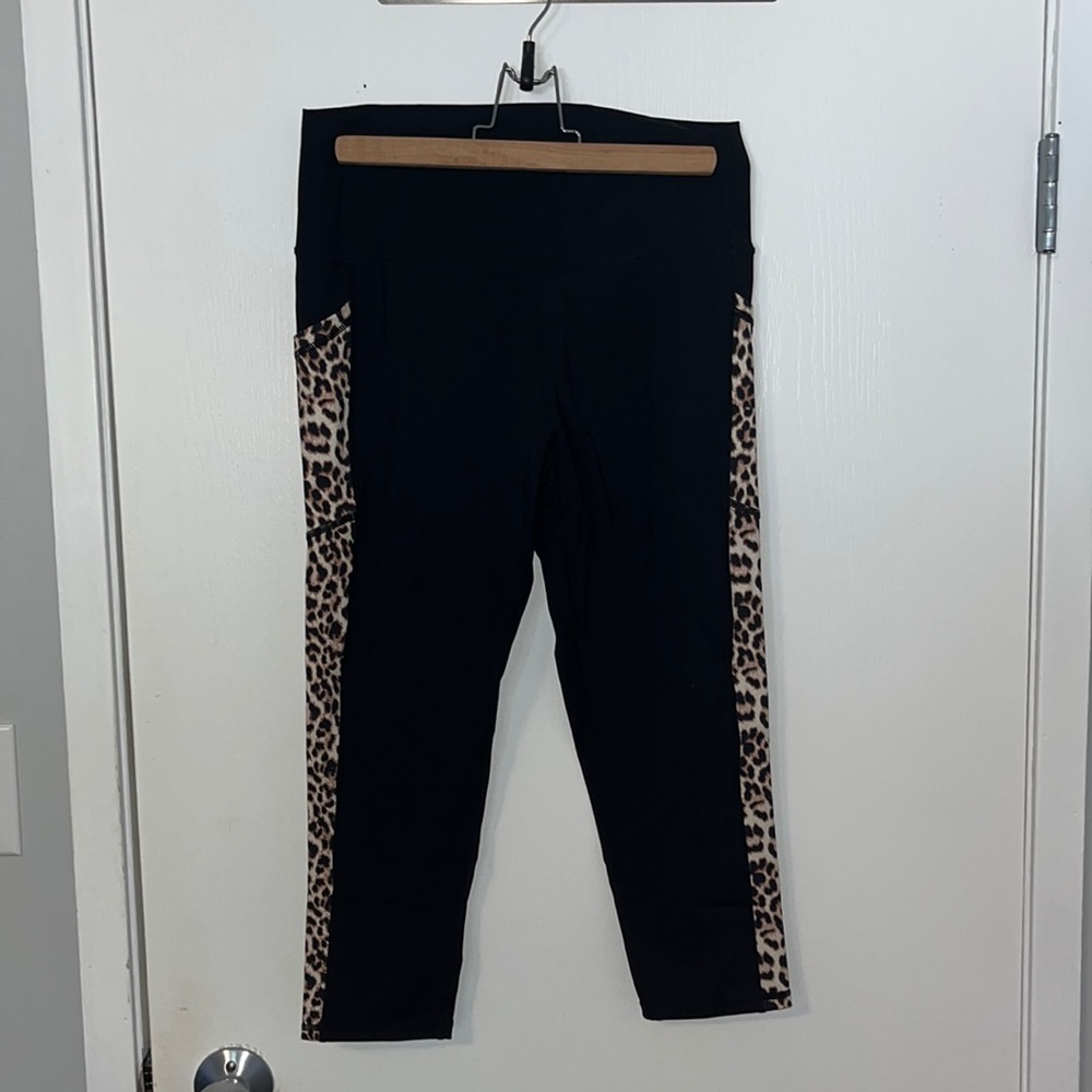 Zyia Brilliant Leopard Pocket